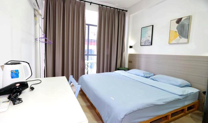 Showbiz Hostel Yangshuo Exterior photo